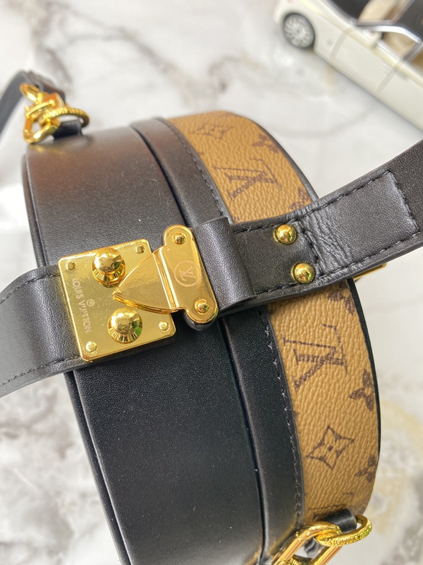 ルイヴィトンバッグ角部分ディテール